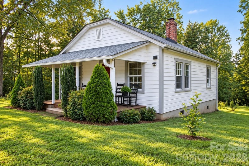 579 Hollis Road, Ellenboro, NC - 2 beds, 1 bath, 720 sqft - $185,000