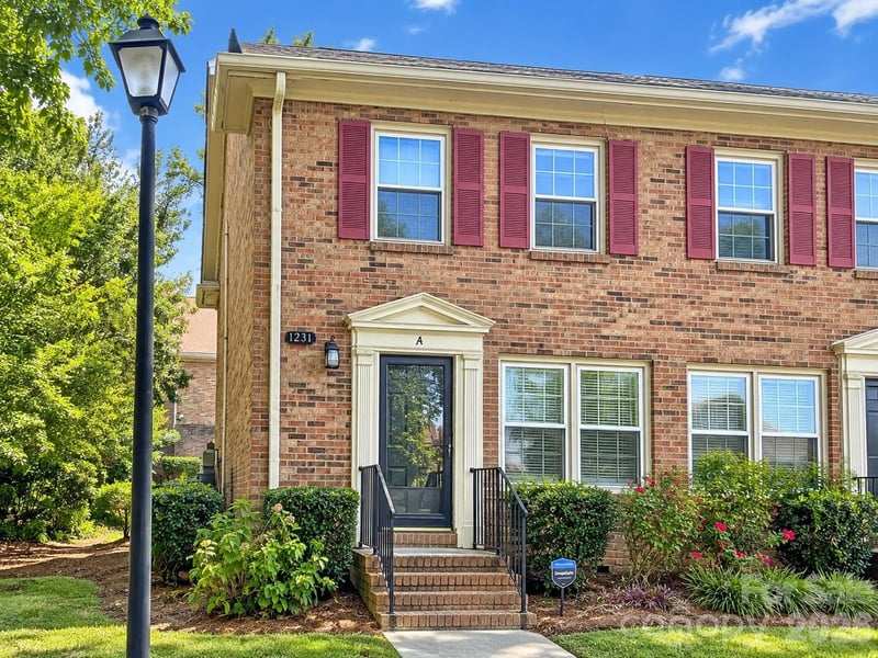 1231 Archdale Drive A, Charlotte, NC - 2 beds, 1.5 baths, 890 sqft - $175,000