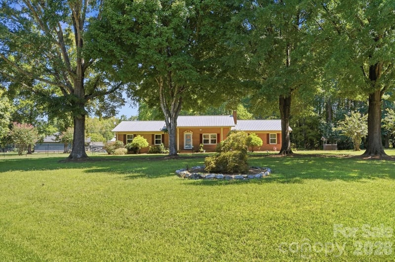 710 Frontier Circle, China Grove, NC - 3 beds, 2 baths, 1,865 sqft - $449,900