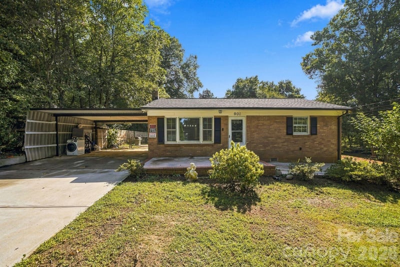 901 Furman Street, Dallas, NC - 3 beds, 2 baths, 1,466 sqft - $275,000