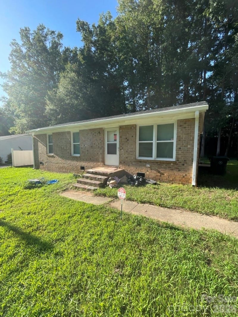 133 Hickory Lane, York, SC - 3 beds, 2 baths, 1,000 sqft - $145,000