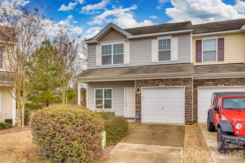 13815 Singleleaf Lane, Charlotte, NC - 2 beds, 2.5 baths, 1,626 sqft - $265,000