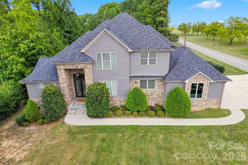 8007 Glen Abbey Circle, Stanley, NC - 4 beds, 3.5 baths, 4,070 sqft - $1,099,000
