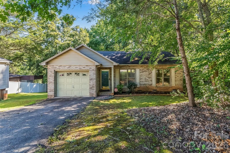 2524 Robinson Road, Newton, NC - 2 beds, 1 bath, 994 sqft - $225,000