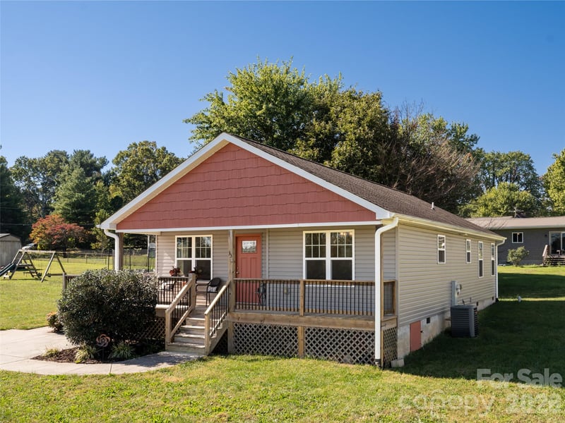 33 Sherman Meadows Drive, East Flat Rock, NC - 3 beds, 2 baths, 1,329 sqft - $340,000