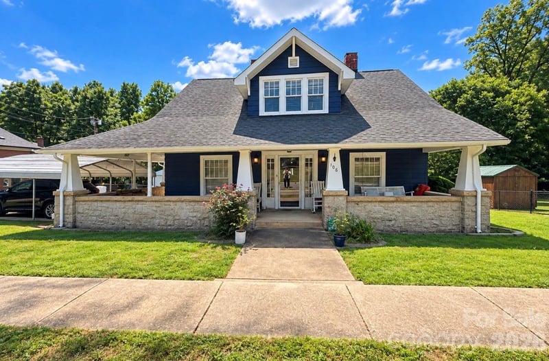 108 Oak Street Street, Granite Quarry, NC - 4 beds, 1 bath, 2,227 sqft - $259,000