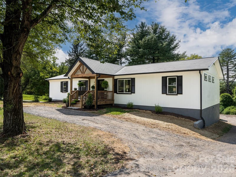 21 W Chapel Road, Asheville, NC - 4 beds, 3 baths, 2,243 sqft - $600,000