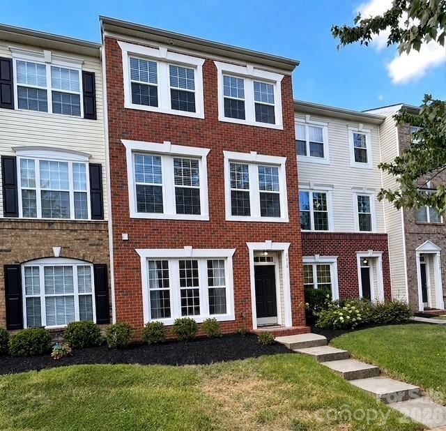 9810 Kings Parade Boulevard, Charlotte, NC - 3 beds, 3 baths, 2,325 sqft - $394,900