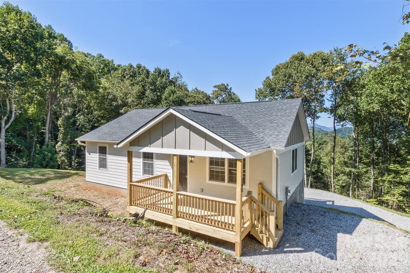 340 Matthew Lane, Canton, NC - 3 beds, 2 baths, 1,747 sqft - $415,000