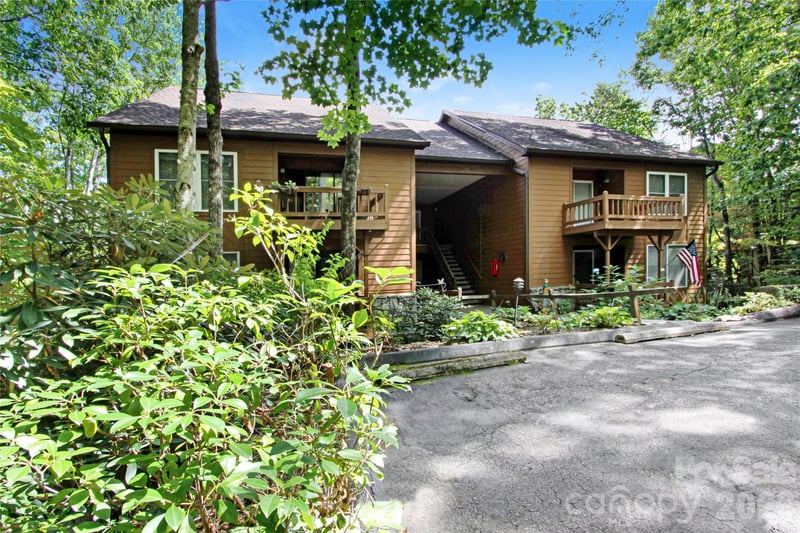 73 Toxaway Views Drive Apt 303, Lake Toxaway, NC - 2 beds, 2 baths, 1,156 sqft - $329,000
