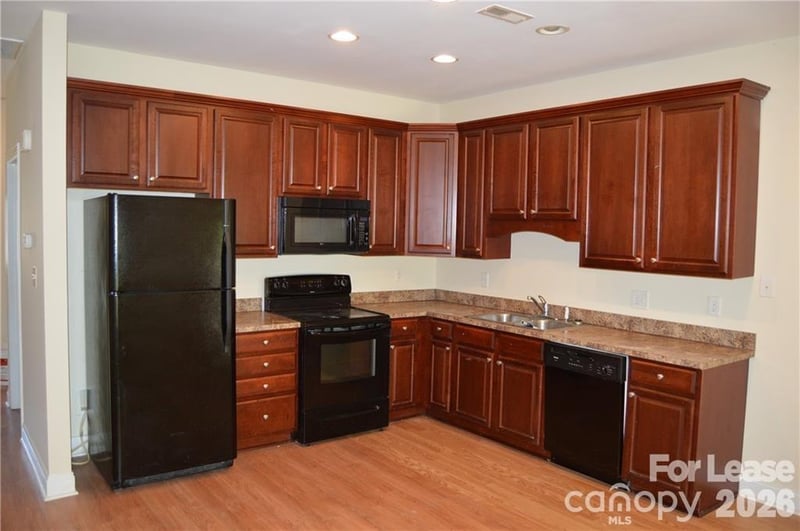 118 Sherman Oaks Lane, Mooresville, NC - 2 beds, 2.5 baths - $1,400/mo