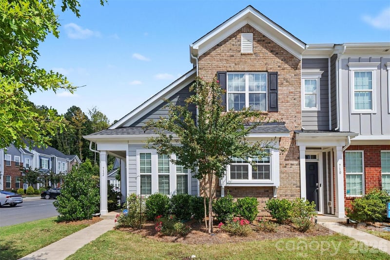 712 Henderson Valley Way, Belmont, NC - 3 beds, 2.5 baths, 1,374 sqft - $313,900