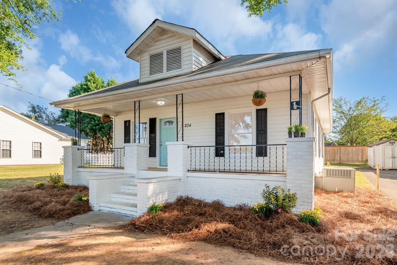 204 Pleasant Street, Belmont, NC - 3 beds, 2 baths, 1,200 sqft - $315,000
