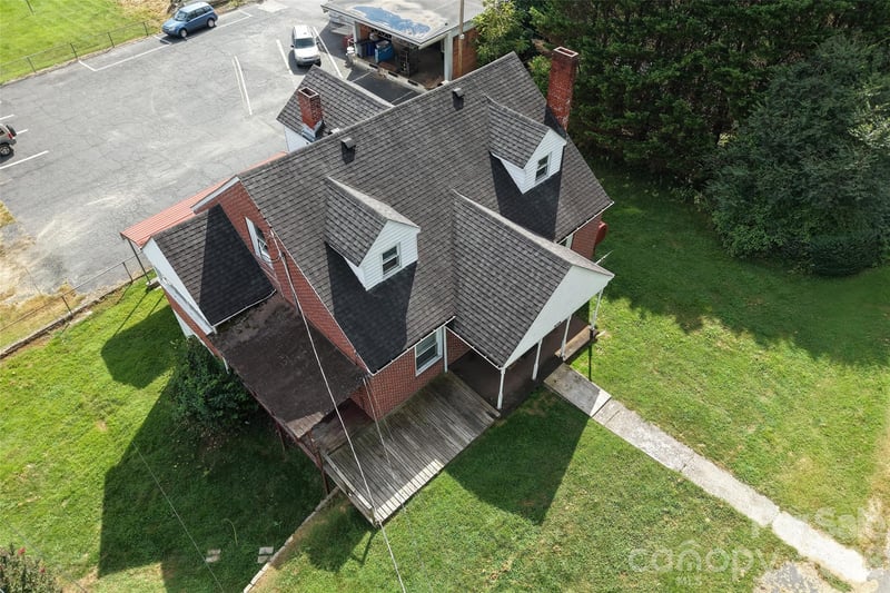 164 N Mitchell Avenue, Bakersville, NC - 4 beds, 1 bath, 1,877 sqft - $189,000