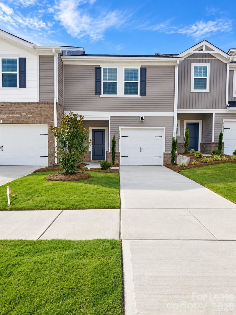 9024 Foggy Brook Loop, Charlotte, NC - 3 beds, 2.5 baths, 1,601 sqft - $2,100