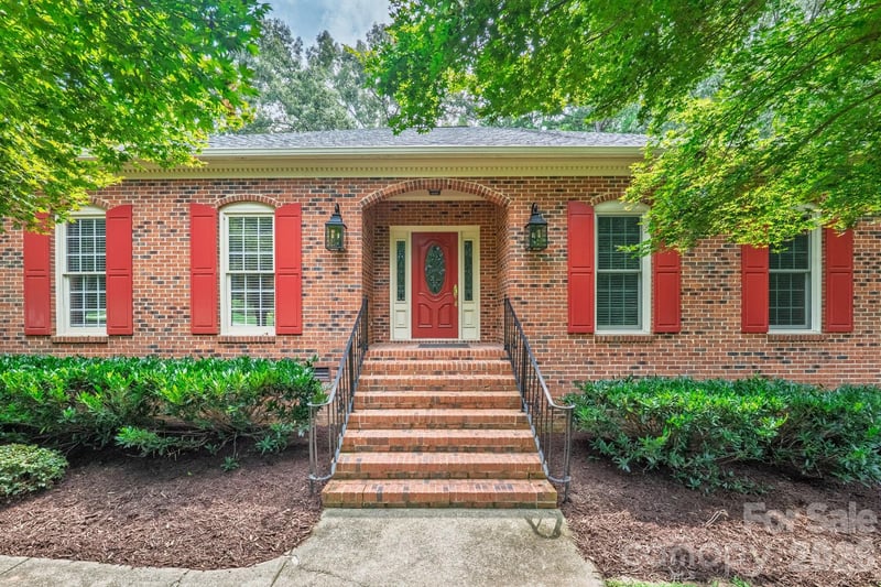 3517 Honeysuckle Drive, Matthews, NC - 3 beds, 2.5 baths, 2,568 sqft - $800,000