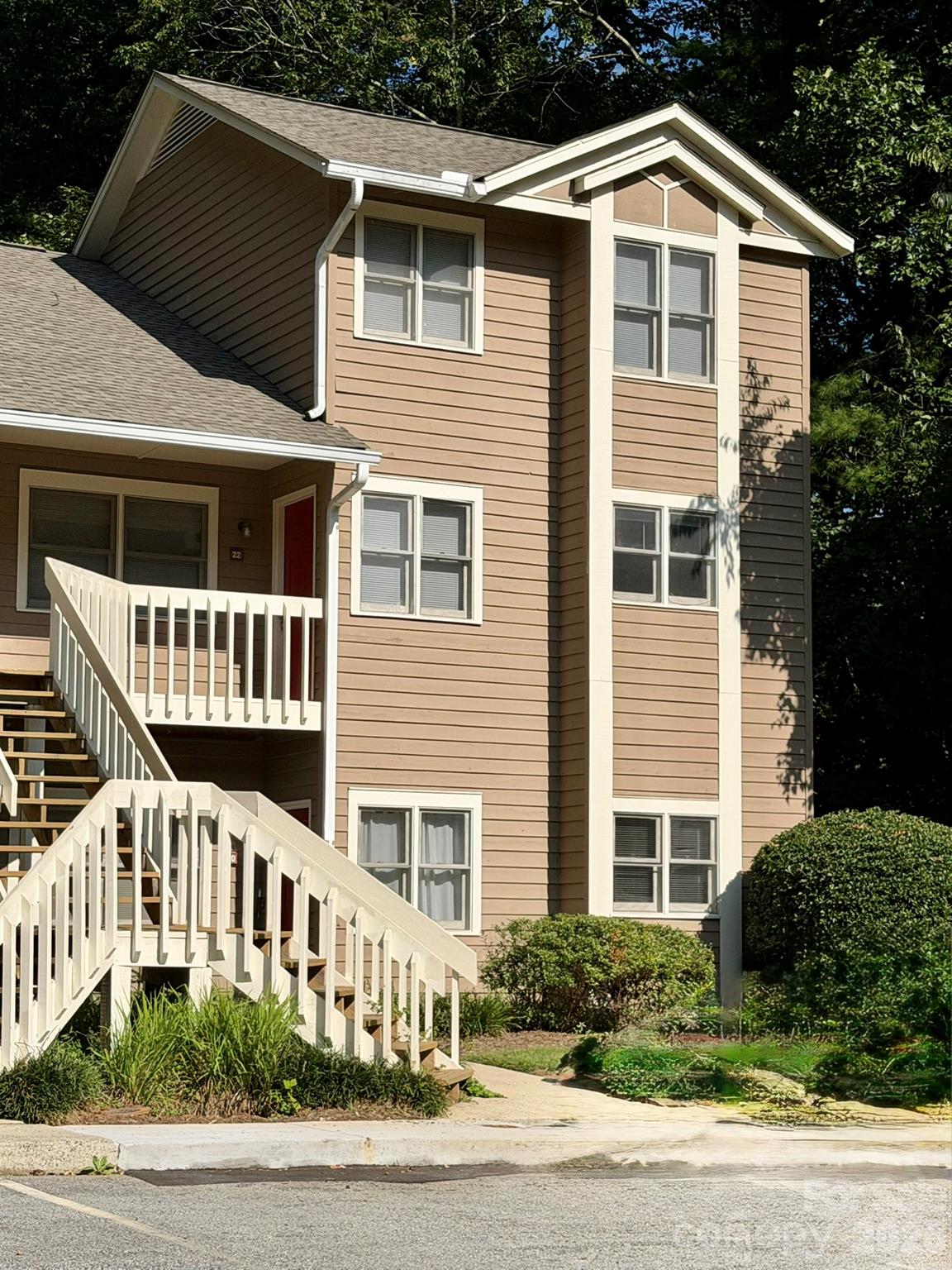 22 Willow Tree Run, Asheville, NC 28803. property listing photo