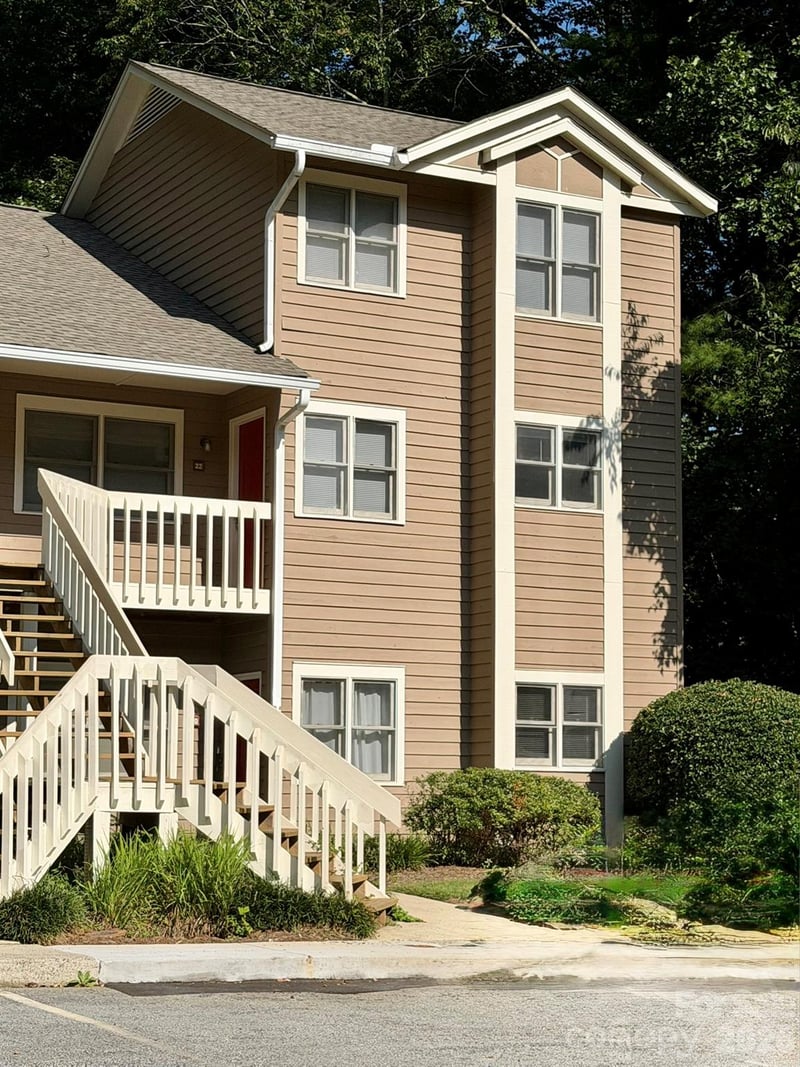 22 Willow Tree Run, Asheville, NC - 2 beds, 2 baths, 1,400 sqft - $296,500