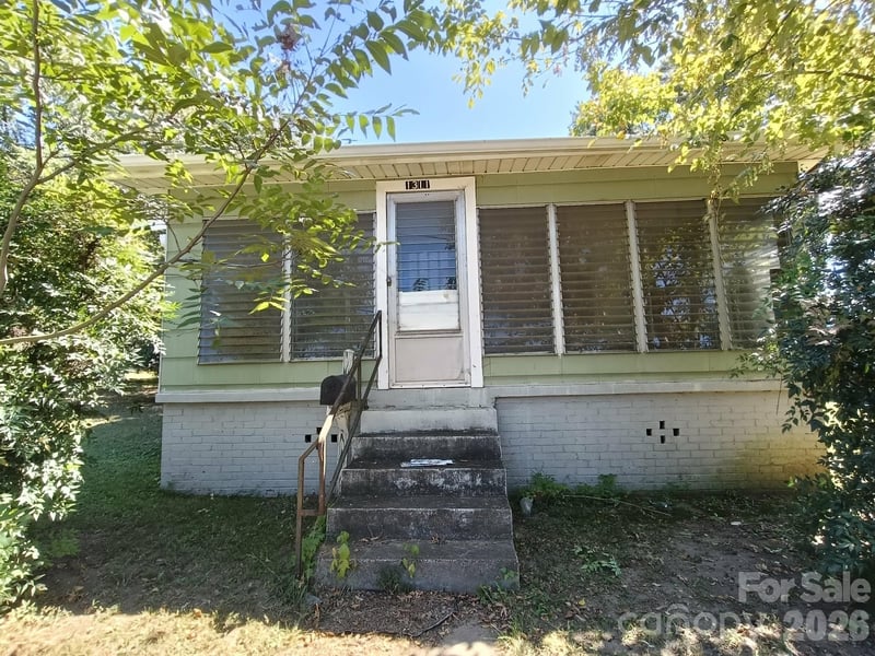 1311 Dekalb Street S, Shelby, NC - 2 beds, 1 bath, 890 sqft - $140,000