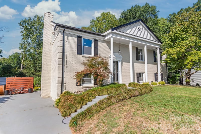 610 Ridgeway Drive, Belmont, NC - 4 beds, 2.5 baths, 2,292 sqft - $625,000