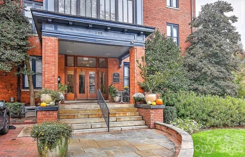 229 N Poplar Street Apt 20, Charlotte, NC - 1 bed, 1 bath, 577 sqft - $260,000
