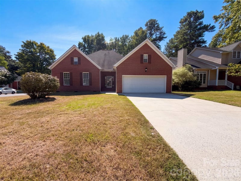 331 Market Hall Place, Rock Hill, SC - 3 beds, 2 baths, 1,487 sqft - $346,000
