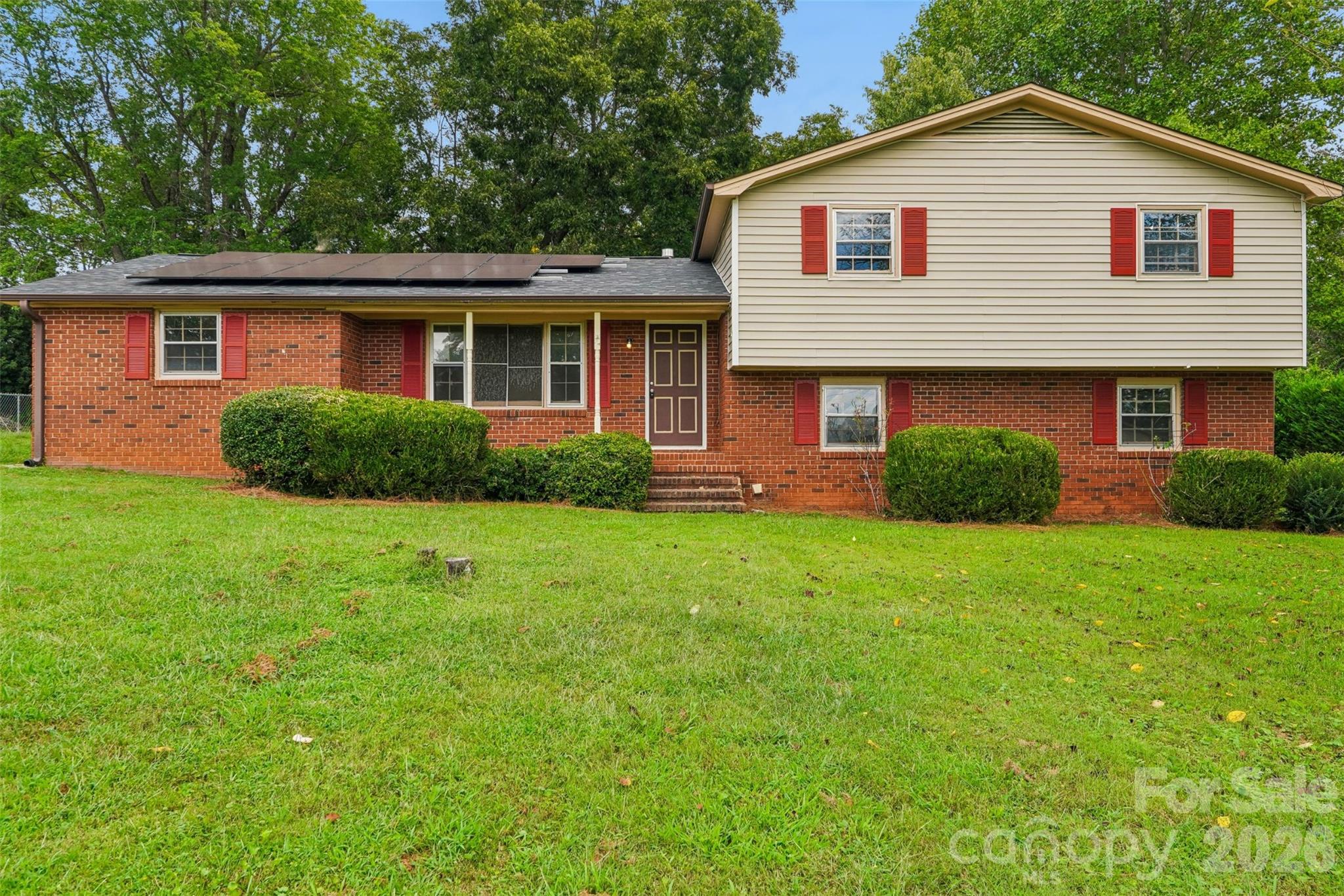4036 Elizabeth St, Hickory, NC 28601. property listing photo