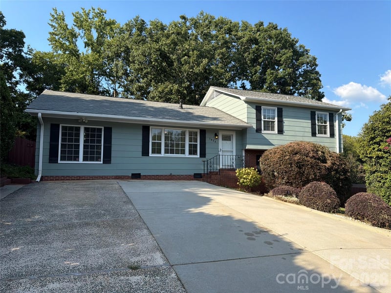 1030 Mclaughlin Drive, Charlotte, NC - 4 beds, 2 baths, 1,925 sqft - $410,000