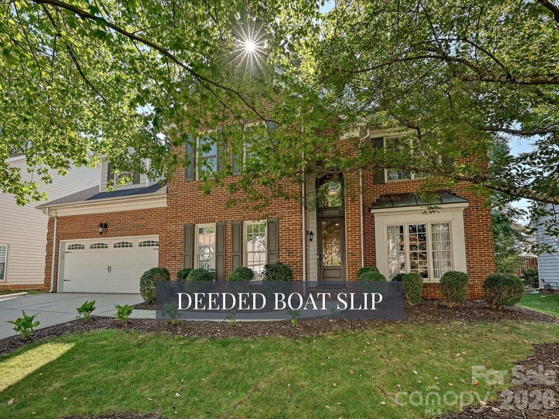 19706 Valiant Way, Cornelius, NC - 4 beds, 2.5 baths, 2,763 sqft - $799,900