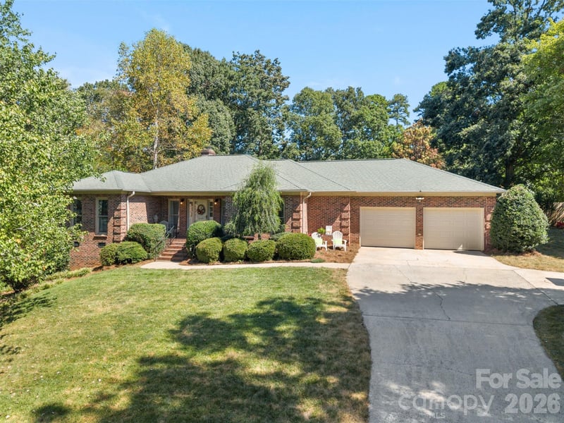 206 Woodridge Drive, Belmont, NC - 3 beds, 2 baths, 2,017 sqft - $475,000