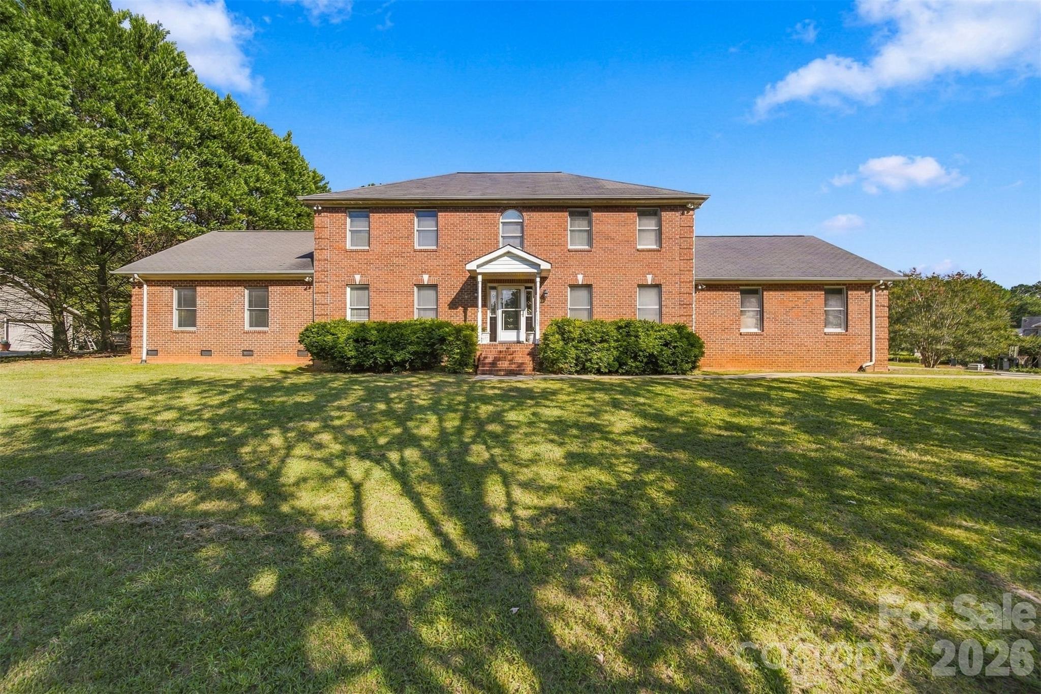4131 Wandering Ln NE, Hickory, NC 28601. property listing photo