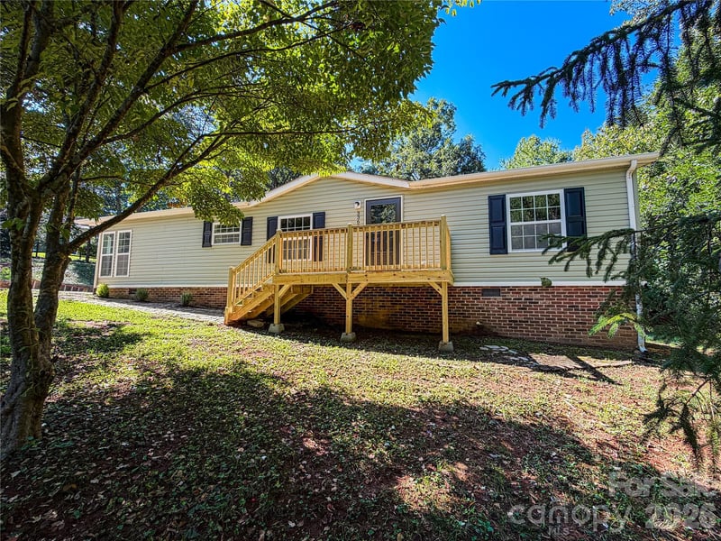 3363 Stony Brook Circle, Newton, NC - 3 beds, 2 baths, 1,517 sqft - $225,000
