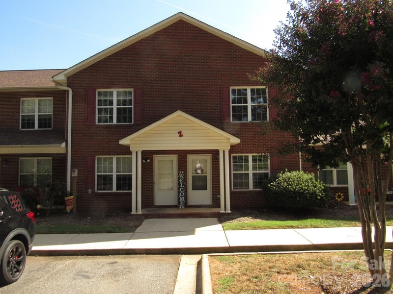 102 Brandywine Drive NE Z5, Conover, NC - 2 beds, 1.5 baths, 1,056 sqft - $185,000