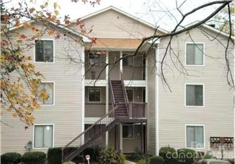 7516 Pebblestone Drive F, Charlotte, NC - 2 beds, 2 baths, 978 sqft - $1,450/mo