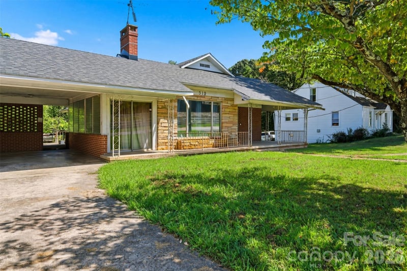 512 1st Street W, Conover, NC - 3 beds, 2 baths, 1,599 sqft - $170,000