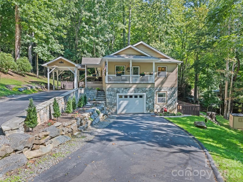 100 Loafer Lane, Waynesville, NC - 3 beds, 2.5 baths, 2,178 sqft - $650,000