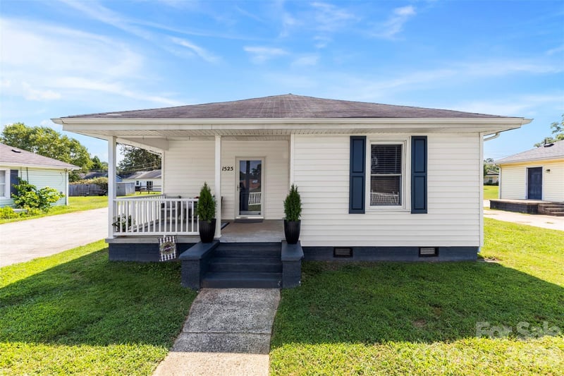 1525 Perfection Avenue, Belmont, NC - 2 beds, 2 baths, 945 sqft - $239,000