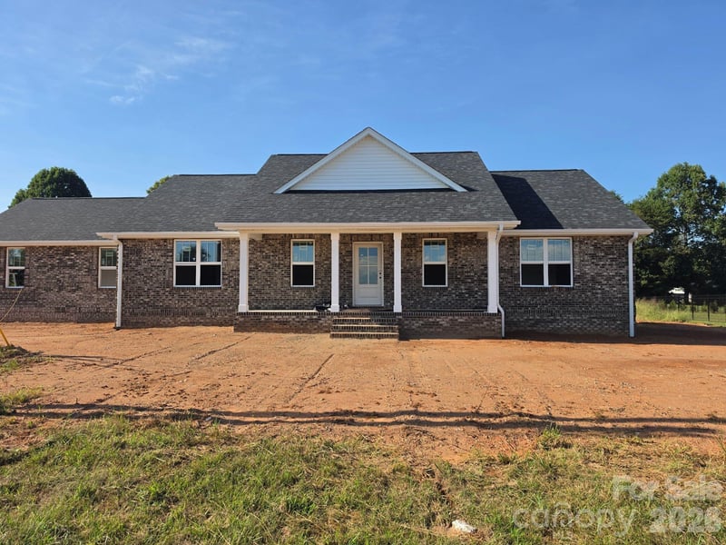 3684 Woodgreen Drive, Lincolnton, NC - 3 beds, 2 baths, 1,700 sqft - $449,900