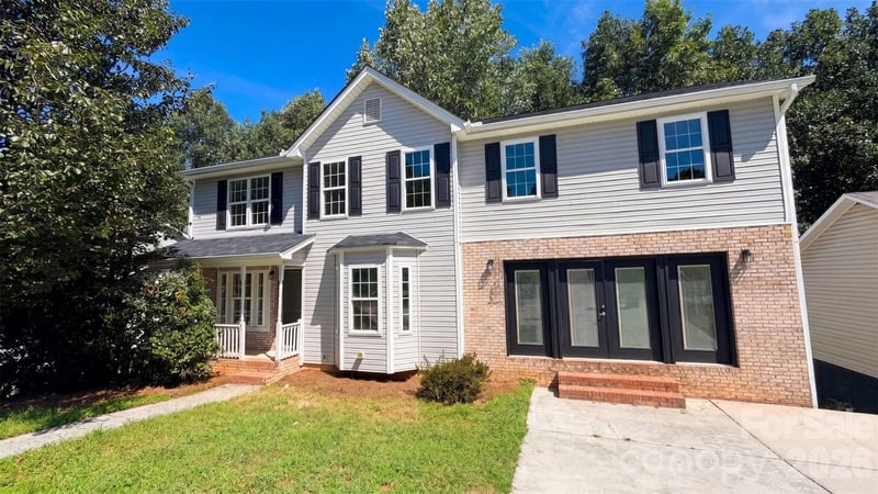 6226 Dumont Lane, Charlotte, NC - 4 beds, 3.5 baths, 2,627 sqft - $425,000