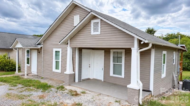 2007 S York Road, Gastonia, NC - 3 beds, 3 baths, 1,456 sqft - $235,000