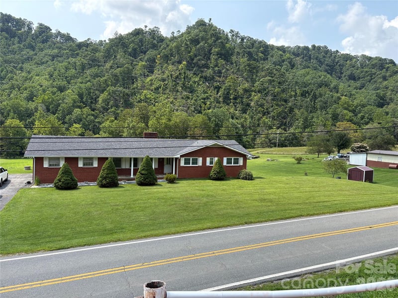 11141 NC Highway 226 Highway, Bakersville, NC - 3 beds, 2 baths, 1,555 sqft - $399,999