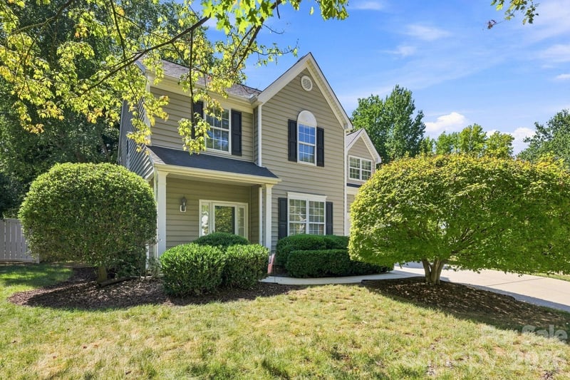 10018 Glencrest Drive, Huntersville, NC - 4 beds, 2.5 baths, 1,966 sqft - $485,000