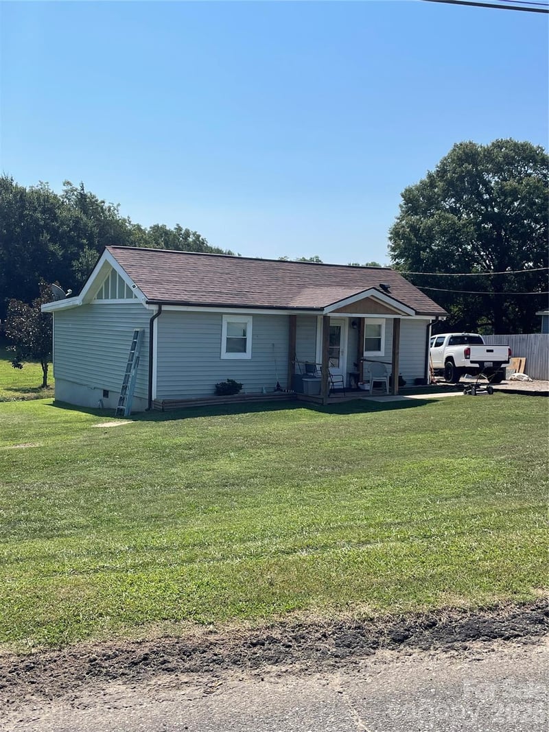 1809 Warren Avenue, Gastonia, NC - 3 beds, 1 bath, 950 sqft - $198,000