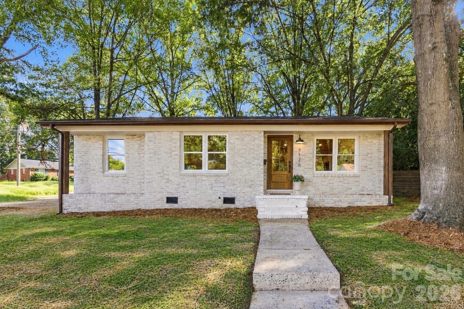 7126 Woodstream Dr, Charlotte, NC 28210. property listing photo