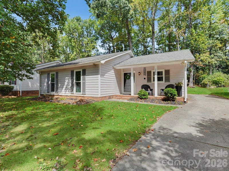 7239 Lockmont Drive, Charlotte, NC - 3 beds, 2 baths, 1,488 sqft - $295,000