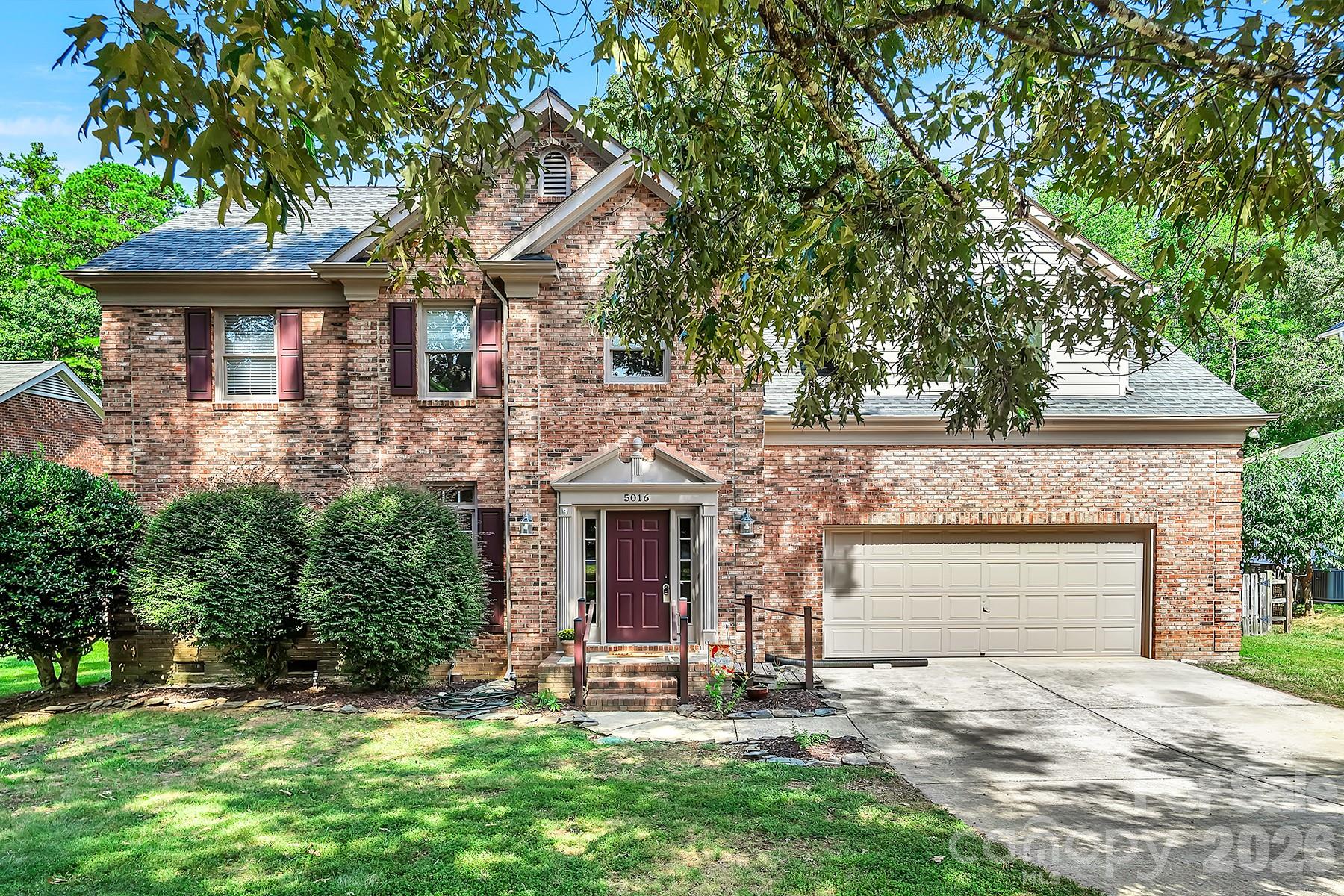 5016 Hickory Lake Ln, Matthews, NC 28105. property listing photo