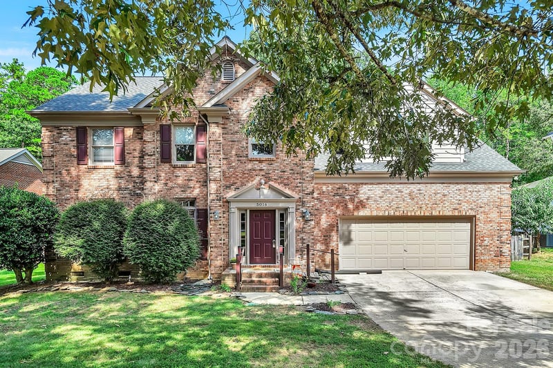5016 Hickory Lake Lane, Matthews, NC - 4 beds, 2.5 baths, 2,613 sqft - $585,000