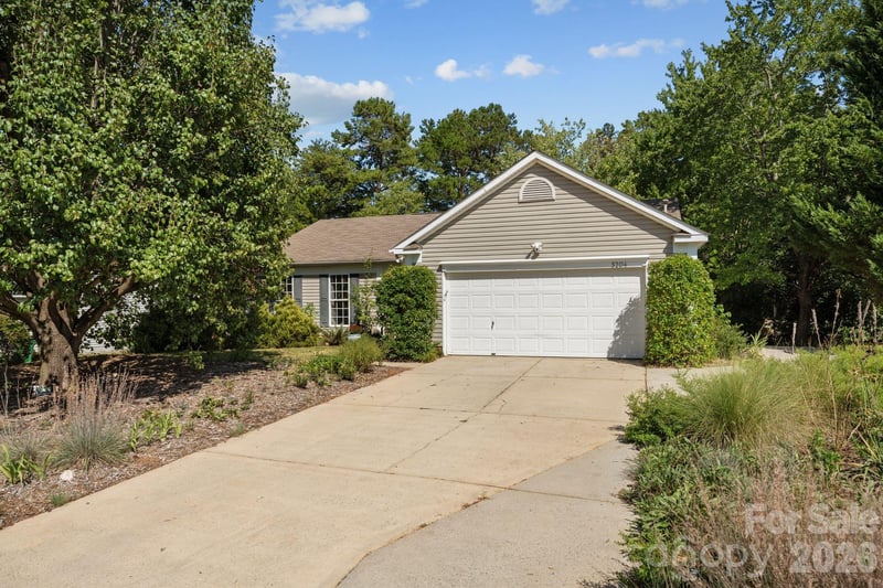 5204 Ashie Avenue, Matthews, NC - 3 beds, 2 baths, 1,392 sqft - $350,000