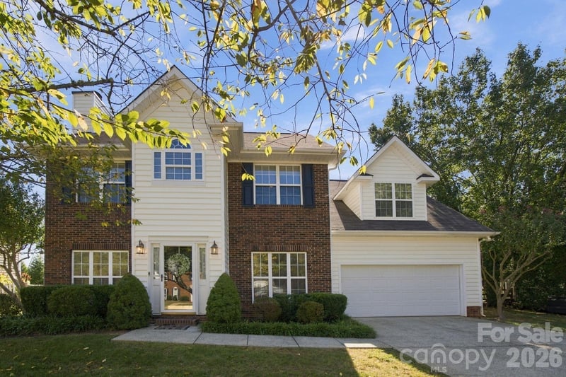 2807 Edgebrook Circle, Matthews, NC - 4 beds, 2.5 baths, 2,160 sqft - $529,900
