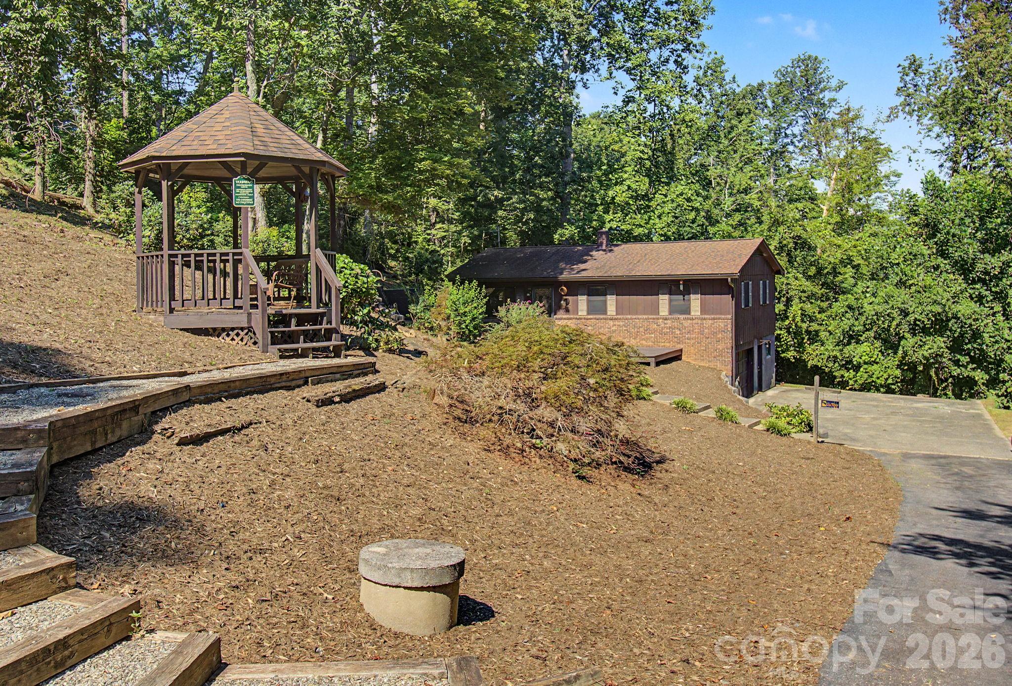 21 Coffey Cir, Asheville, NC 28806. property listing photo